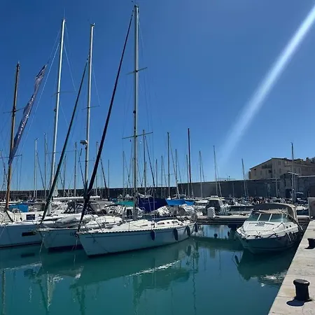 Place Malespine Proche Port Vauban أنتيب