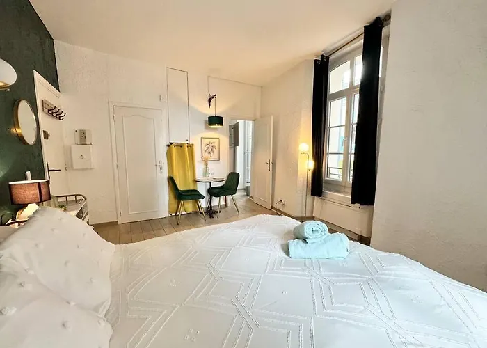 Place Malespine Proche Port Vauban أنتيب