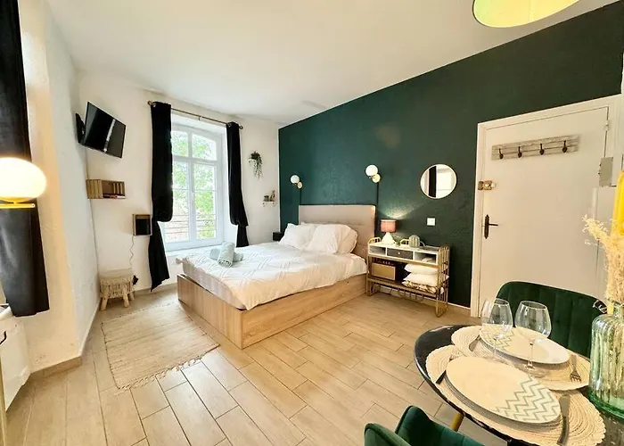 Place Malespine Proche Port Vauban أنتيب